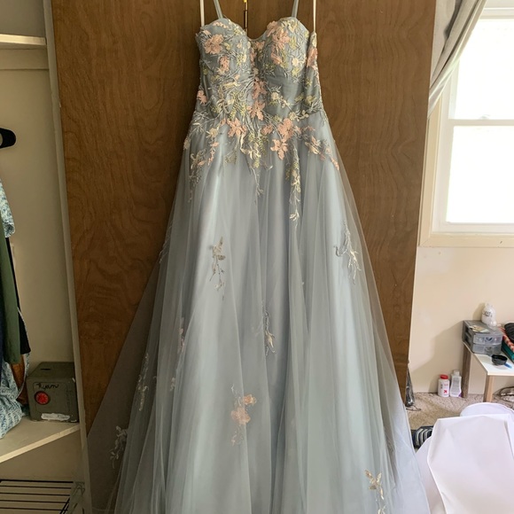 Prom gown - Picture 4 of 5